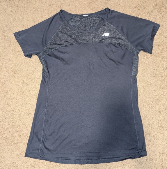 New Balance Women's Gray Athletic Top - Picture 1 of 4